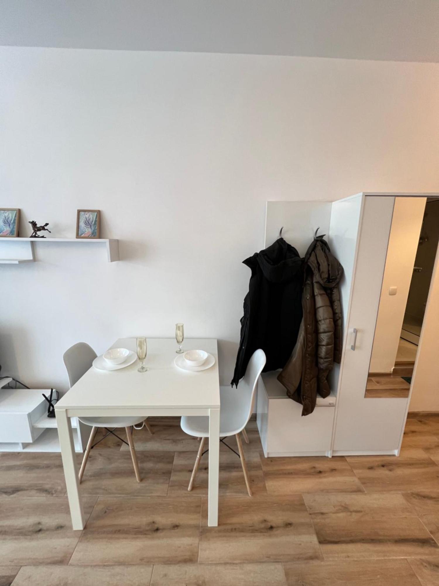 Wroclaw Colorful And Cosy Near Unss And Nsa W Wifi Apartment *