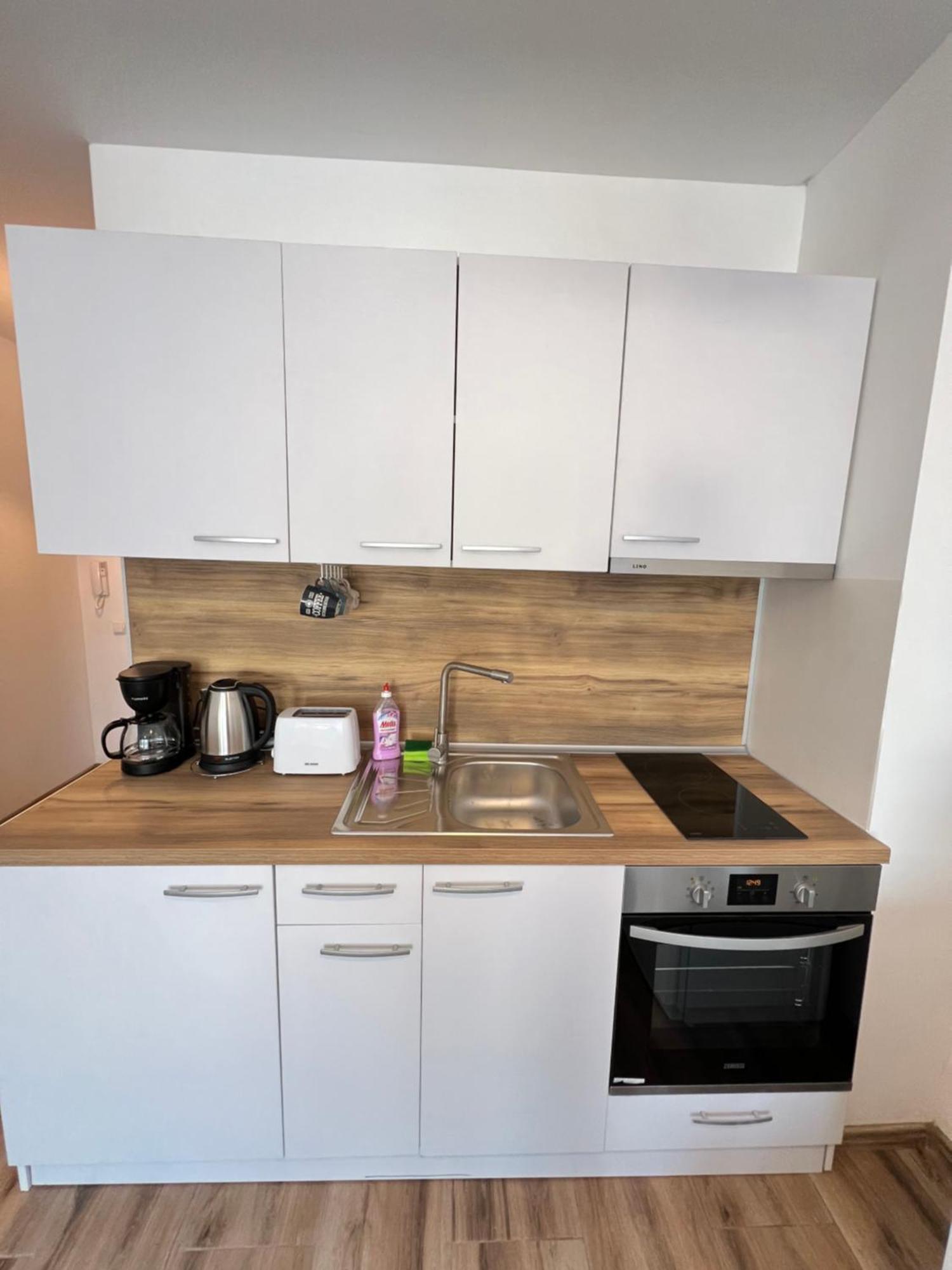 Wroclaw Colorful And Cosy Near Unss And Nsa W Wifi Apartment